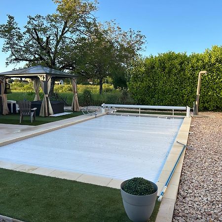 Jolie Villa Independante Climatisee 3 Chambres Tout Confort 6 Couchages, Piscine Chauffee 4 X 8 Disponible Selon Meteo De Mai A Fin Septembre, Jacuzzi 4 Places, Boulodrome Eclaire, Ping-Pong, Wifi, Proche Commerces Animaux Domestiques Sur Demande Bretenoux Exterior foto