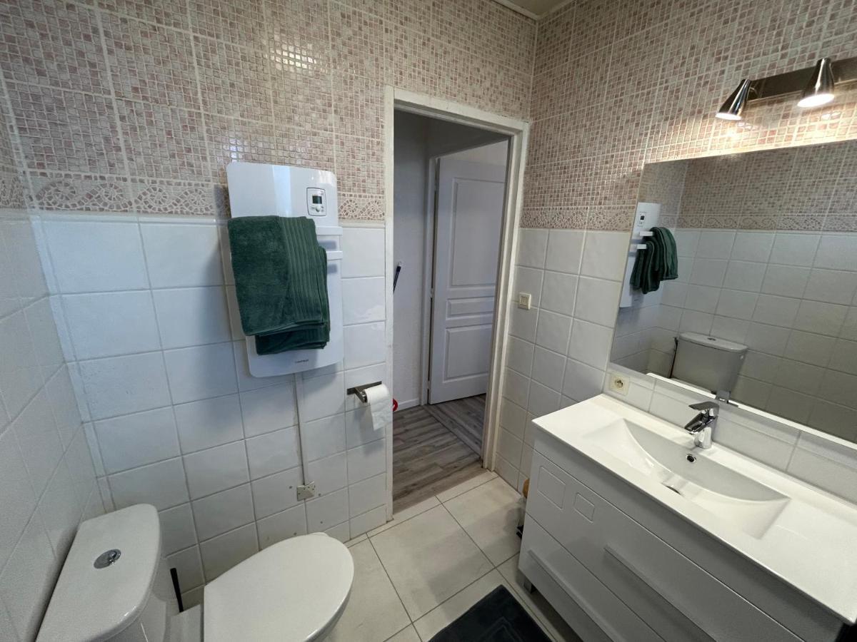 Jolie Villa Independante Climatisee 3 Chambres Tout Confort 6 Couchages, Piscine Chauffee 4 X 8 Disponible Selon Meteo De Mai A Fin Septembre, Jacuzzi 4 Places, Boulodrome Eclaire, Ping-Pong, Wifi, Proche Commerces Animaux Domestiques Sur Demande Bretenoux Exterior foto