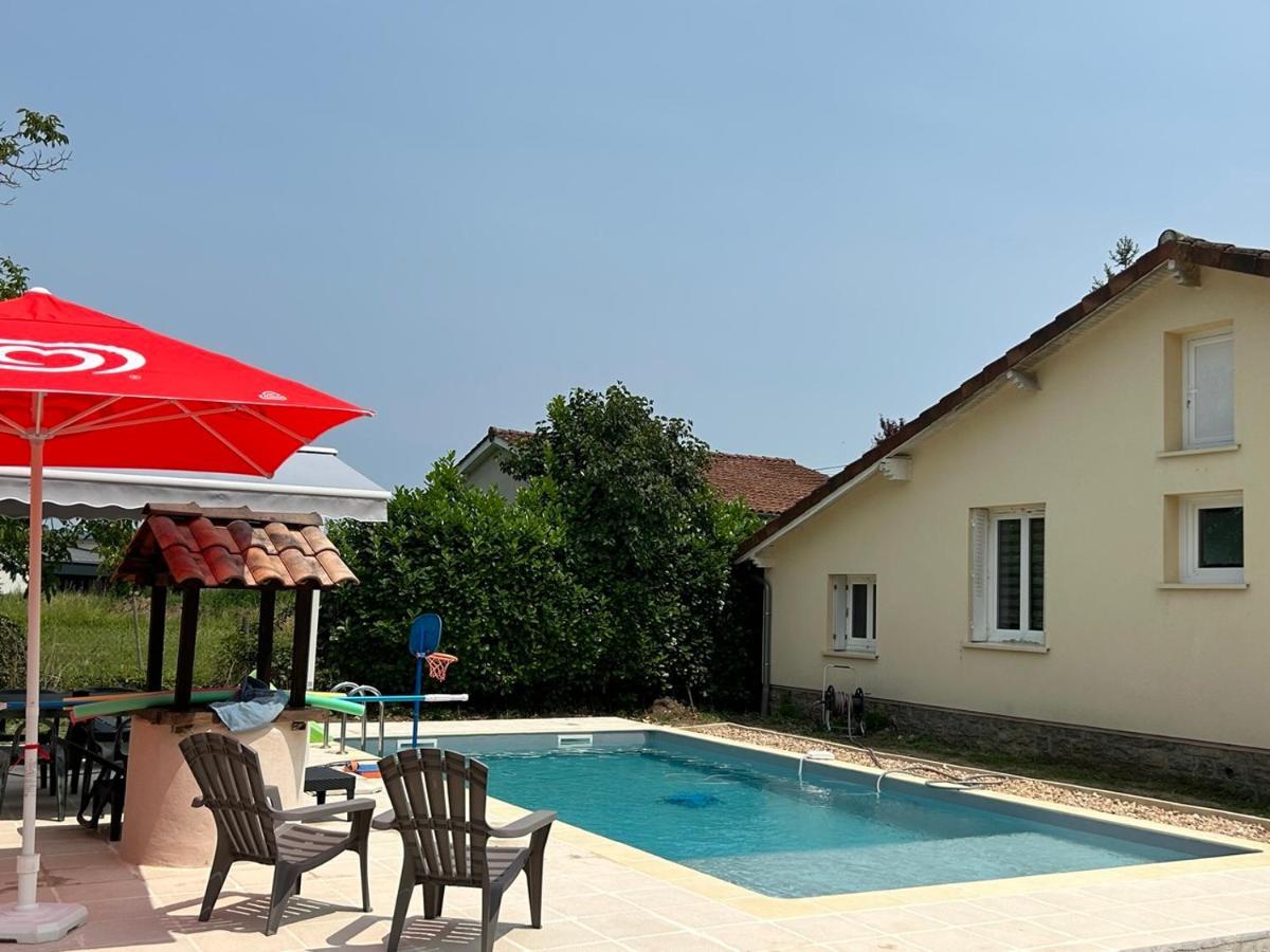 Jolie Villa Independante Climatisee 3 Chambres Tout Confort 6 Couchages, Piscine Chauffee 4 X 8 Disponible Selon Meteo De Mai A Fin Septembre, Jacuzzi 4 Places, Boulodrome Eclaire, Ping-Pong, Wifi, Proche Commerces Animaux Domestiques Sur Demande Bretenoux Exterior foto
