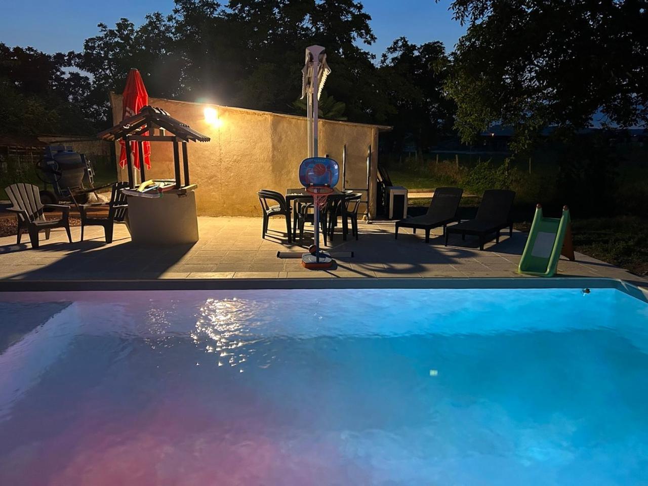 Jolie Villa Independante Climatisee 3 Chambres Tout Confort 6 Couchages, Piscine Chauffee 4 X 8 Disponible Selon Meteo De Mai A Fin Septembre, Jacuzzi 4 Places, Boulodrome Eclaire, Ping-Pong, Wifi, Proche Commerces Animaux Domestiques Sur Demande Bretenoux Exterior foto