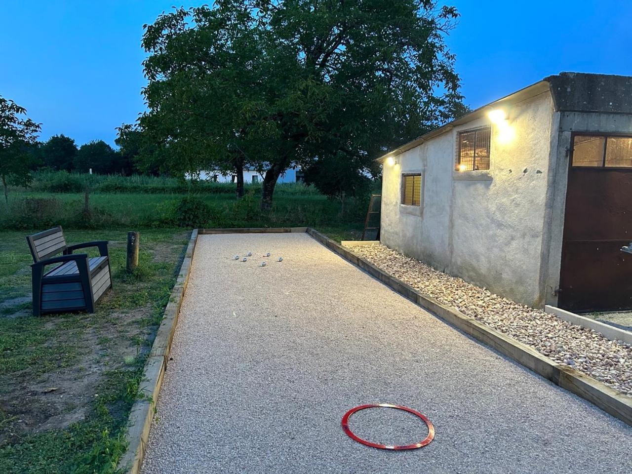 Jolie Villa Independante Climatisee 3 Chambres Tout Confort 6 Couchages, Piscine Chauffee 4 X 8 Disponible Selon Meteo De Mai A Fin Septembre, Jacuzzi 4 Places, Boulodrome Eclaire, Ping-Pong, Wifi, Proche Commerces Animaux Domestiques Sur Demande Bretenoux Exterior foto