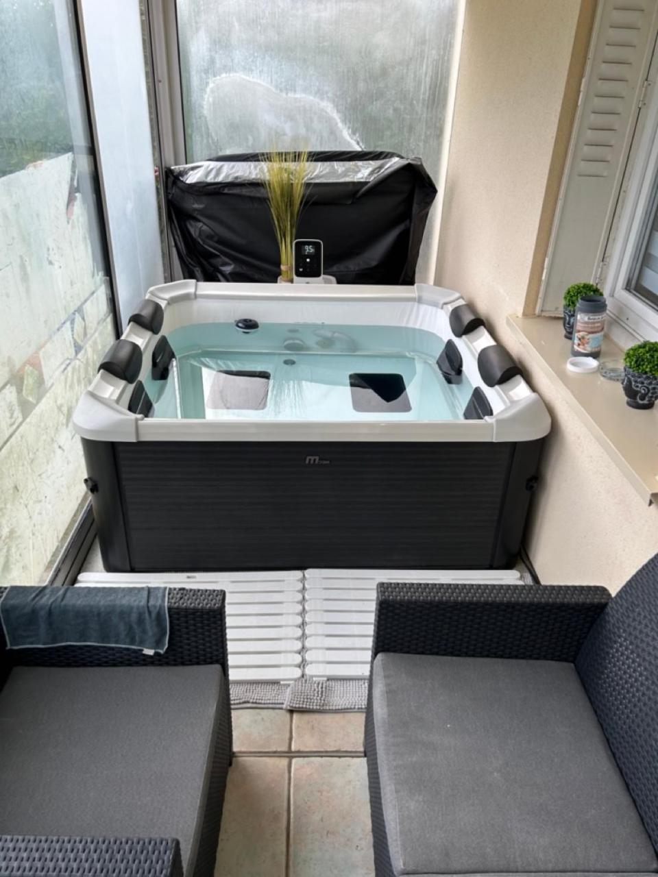 Jolie Villa Independante Climatisee 3 Chambres Tout Confort 6 Couchages, Piscine Chauffee 4 X 8 Disponible Selon Meteo De Mai A Fin Septembre, Jacuzzi 4 Places, Boulodrome Eclaire, Ping-Pong, Wifi, Proche Commerces Animaux Domestiques Sur Demande Bretenoux Exterior foto