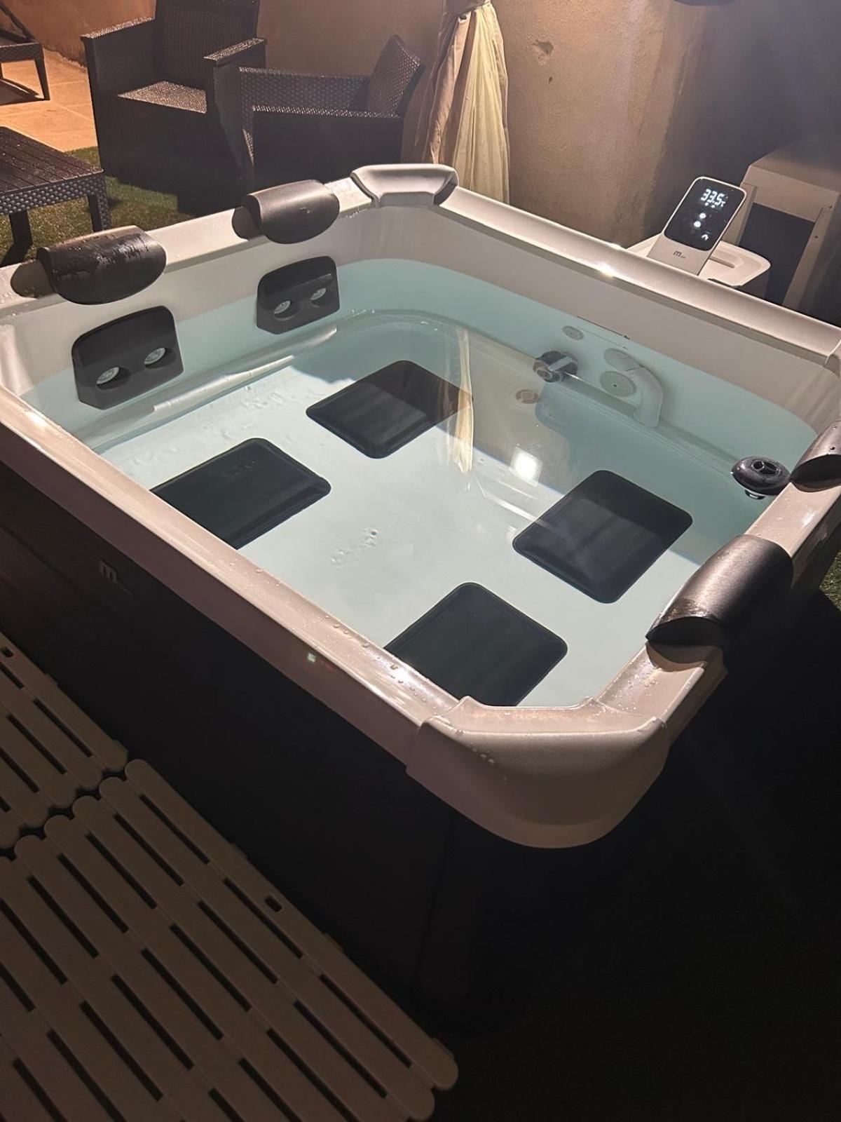 Jolie Villa Independante Climatisee 3 Chambres Tout Confort 6 Couchages, Piscine Chauffee 4 X 8 Disponible Selon Meteo De Mai A Fin Septembre, Jacuzzi 4 Places, Boulodrome Eclaire, Ping-Pong, Wifi, Proche Commerces Animaux Domestiques Sur Demande Bretenoux Exterior foto